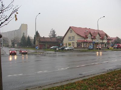 Salon Komputerowy TOM znajduje siê w bydynku na parterze na rogu ul. Starod±browska 39, ul. Wojska Polskiego, wej¶cie z boku budynku.